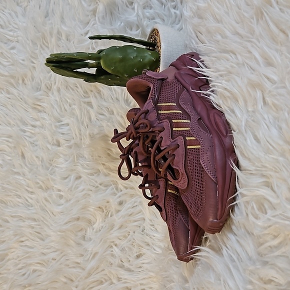 Adidas size 4 sneakers - Picture 1 of 7